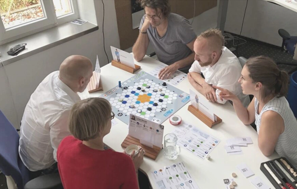 mind.set.play workshop debrief discussion in corporate setting